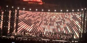 صابر
      الرباعي
      يفتتح
      حفله
      بختار
      مهرجان
      الموسيقى
      العربية
      باغنية
      "اللي
      شارينا"