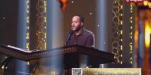 دولة التلاوة... الشيخ حسن عبدالنبي ينبه المتسابق علي عثمان لأمر مهم