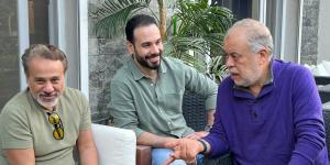 مجلس نقابة المهن التمثيلية يفاجئ الدكتور أشرف زكي في منزله دعمًا لعدوله عن الاستقالة