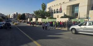 طوابير الناخبين تزين مقر السفارة المصرية في الأردن بالمرحلة الثانية لانتخابات النواب