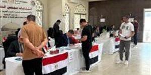 توافد الناخبين على مقر الاقتراع بسلطنة عُمان لليوم الثاني بانتخابات مجلس النواب