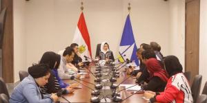 محافظ دمياط يناقش الخطط الاستثمارية لعدد من المديريات الخدمية