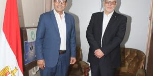 رئيس اتحاد الدراجات يجتمع بالخبير الإيطالي عقب وصوله للقاهرة لقيادة المنتخب