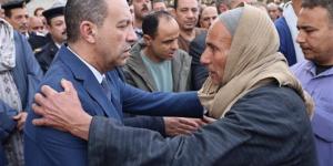 محافظ المنوفية يتقدم جنازة ضحايا حادث السادات بتلا.. ويقدم واجب العزاء ويدعم أسرهم