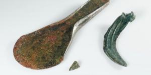 اكتشاف فأس عمره 3500 عام بسويسرا.. هل كشف عن طقوس معينة؟