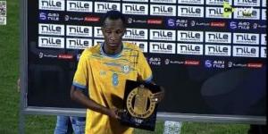 إيريك تراورى يحصل على جائزة أفضل لاعب فى مباراة الإسماعيلى وطلائع الجيش