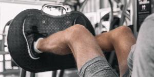 ما مؤشر قوة الساقين وعلاقتها بوظائف الدماغ لدى البالغين؟