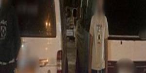 ضبط سائقين اعتلى أحدهم الميكروباص والرقص عاري الجسد بالطريق الدائري