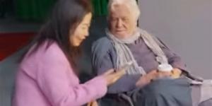 تفاعل مع تيك توكر صينية أبهرت حسين فهمي بتقليده في فيلم «العار» (فيديو)