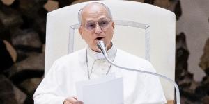 بابا الفاتيكان: إنفاق المليارات على الحروب يدمر العالم