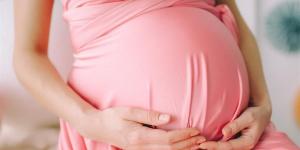 أستاذ نساء وتوليد: بعض الأعراض الخطيرة للحمل قد تظهر دون أعراض واضحة