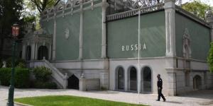 لجنة تحكيم بينالى البندقية تستبعد إسرائيل من الجوائز الكبرى.. والسبب غزة