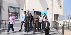 محافظ دمياط يتفقد المشروعات الخدمية في كفر سعد بعد الانتهاء من الوحدات الصحية