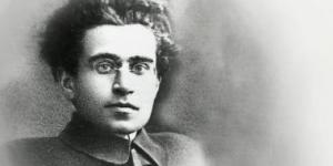 أنطونيو جرامشى.. مفكر الهيمنة الثقافية وصوت الوعى النقدى فى القرن العشرين