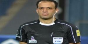 محمد الحنفي مقيما لحكام قمة الأهلي وبيراميدز