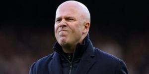 شروط ليفربول لاستمرار سلوت.. إدارة الريدز تمنح المدرب فرصة قبل الحسم الأوروبى