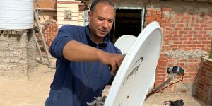 رزقي فوق السطوح .. حكاية رجب في صيانة شبكات التلفزيون في كفرالشيخ