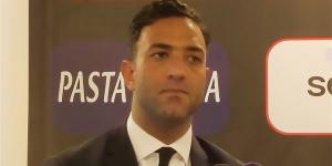 وصول أحمد حسام ميدو لمحكمة الطفل لحضور محاكمة نجله بقضية المخدرات