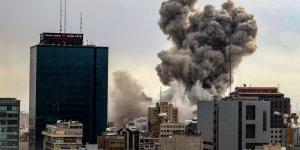 «شبح البطالة يهدد الملايين».. كيف أثرت الحرب على الاقتصاد الإيراني؟