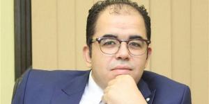 خبير علاقات دولية: الاقتصاد العالمي يقترب من نقطة اختناق حقيقية