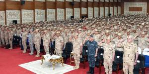 وزير الدفاع يلتقى عددًا من مقاتلي المنطقة الغربية العسكرية