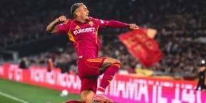 روما ضد فيورنتينا.. الذئاب يتقدمون بثلاثية في الشوط الأول