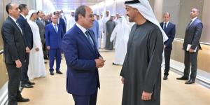 كاتب: السيسي في الإمارات يؤكد أهمية الحلول الدبلوماسية لحل أزمات المنطقة