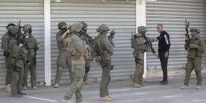 الاحتلال الإسرائيلي يعتقل فلسطينيا بالقدس.. ومستوطنون يحرقون منزلا جنوب نابلس