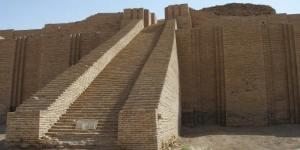 العراق يعيد ترميم زقورة أور القديمة باستخدام الأساليب التقليدية