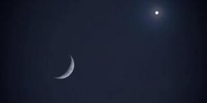 القمر مش موجود فى سماء الليل.. اعرف مرحلته ونسبة إضاءته