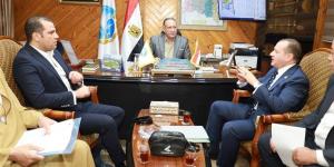 رئيس "مياه الغربية" يبحث مطالب المواطنين