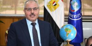 خلال جولته في امتحانات كلية الألسن.. رئيس جامعة قناة السويس: توفير الأجواء الملائمة لأداء الاختبارات