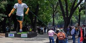 فوضى قبل المونديال.. محتجون يحرقون مجسمات كأس العالم في شوارع المكسيك (صور)