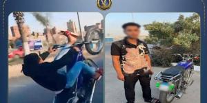 كشف ملابسات قيام قائد دراجة نارية بأداء حركات إستعراضية بالقاهرة