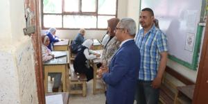 في جولة مفاجئة بمركزي بني سويف وناصر محافظ بني سويف يتفقد سير امتحانات الشهادة الإعدادية في يومها الأول