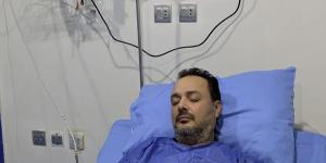أول صورة لـ سامح صفوت من العناية المركزة بعد أزمته الصحية.. وعائلته تطلب الدعاء