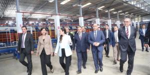 وزير العمل ومحافظ الشرقية يشهدان احتفالية وسام الرواد بمصانع النساجون الشرقيون