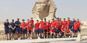 منتخب شباب روسيا يزور الأهرامات قبل مواجهة الفراعنة وديا.. صور