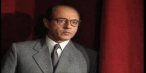 من الطربوش إلى العود.. تفاصيل دقيقة كشفت عبقرية عبد العزيز مخيون في تجسيد عبدالوهاب