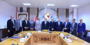 لجنة اختيار عميد زراعة سوهاج تستمع لبرامج ورؤى المرشحين