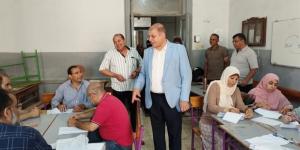 مدير "تعليم المنوفية" يتابع أعمال تقدير درجات الشهادة الإعدادية