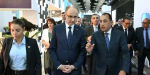 رئيس الوزراء يتفقد المعرض الطبي الإفريقي الخامس