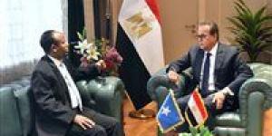 وزير الصحة يبحث مع نظيره الصومالي تعزيز التعاون الثنائي وتبادل الخبرات في المجالات الصحية