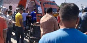 مصرع أم ونجليها وإصابة طفلتين في حادث مروع بقويسنا