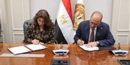 وزير
      العمل:
      بروتوكول
      تعاون
      مع
      الجامعة
      المصرية
      الصينية
      لدعم
      التدريب
      وبناء
      القدرات