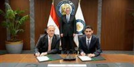 وزير
      البترول
      يشهد
      توقيع
      عقد
      أعمال
      الحفر
      بين
      بي
      بي
      وفالاريس
      لخمس
      آبار
      جديدة
      للغاز
      بالبحر
      المتوسط