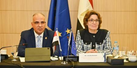 وزير
      الري:
      خطة
      استراتيجية
      للتعامل
      مع
      ملوحة
      مياه
      الصرف
      الزراعي