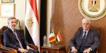 وزير
      التعليم
      العالي
      يستقبل
      السفير
      الإيطالي
      بالقاهرة
