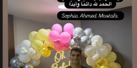 "نسأل
      الله
      أن
      يبارك
      في
      عمرها"..
      زيزو
      نجم
      الأهلي
      يرزق
      بمولودته
      التانية
      "صوفيا"