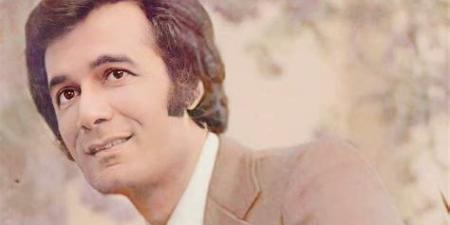 في
      ذكرى
      وفاته..
      لماذا
      لم
      يظهر
      محمود
      ياسين
      في
      فيلم
      الرسالة
      واكتفى
      بصوته
      فقط؟